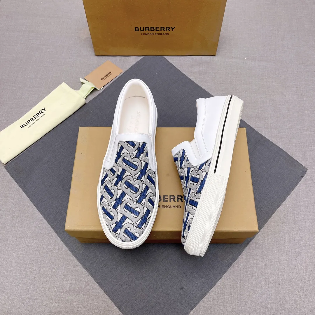 ◾️▫️P360. B's 2023 spring and summer new product, men's classic low-top slip-on sneakers, made of classic retro B's printed canvas material, spliced ​​with layered calfskin, and decorated with a new brand logo. First-layer cowhide lining, embossed Burberry logo on the heel, and original TPU outsole! Size: 38-45 No. 004